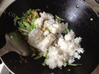 美味的洋白菜鸡蛋炒饭做法图解3)