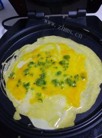 简易煎饼果子做法图解7)