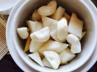 DIY银耳雪梨汤做法图解6)
