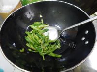 家常菜青椒炒豆皮做法图解4)