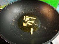 家常菜芹菜胡萝卜炒肉丝做法图解4)
