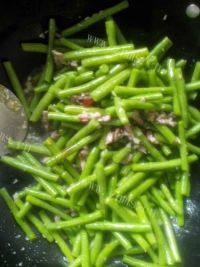 家常菜豇豆炒肉丝做法图解5)