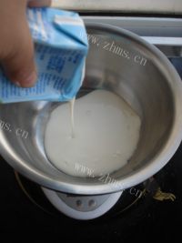 自制草莓奶油蛋糕卷做法图解15)