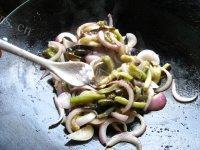 美味的洋葱炒茄子做法图解10)