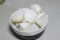 质嫩爽口的牛腩炖萝卜做法图解3)