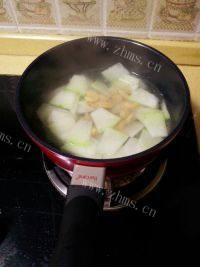 美味的冬瓜鲜贝汤做法图解7)