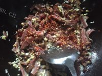 好吃的高粱粑粑炒腊肉做法图解12)