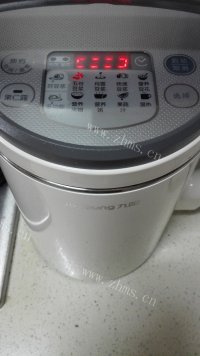 美味的红豆桂圆豆浆做法图解3)