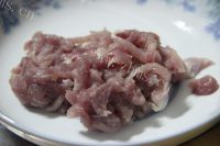 营养丰富的芹菜肉丝做法图解1)