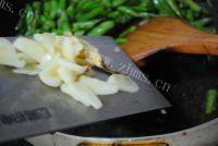 炝炒四季豆做法图解4)