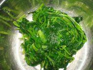 简易的菠菜炖粉皮做法图解1)