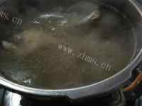 鲜美白萝卜肉丸牛骨汤做法图解5)