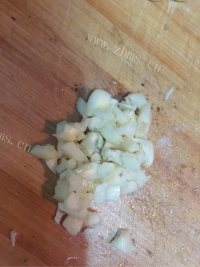 色味俱佳的黄瓜炒鸡蛋做法图解4)