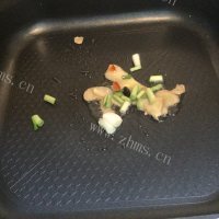 回味无穷的肉炒豇豆做法图解7)