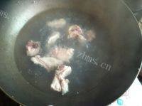 妈妈教我做排骨炖土豆做法图解3)