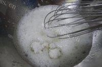 自制纸杯戚风蛋糕做法图解7)