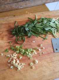 美味的豆芽韭菜炒饼做法图解1)