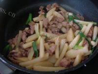 简单易做的土豆丝炒肉做法图解5)