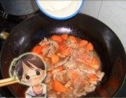 美味的胡萝卜煲牛肉湯做法图解3)