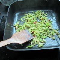 常吃不腻的春笋炒肉做法图解5)