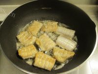 美味的啤酒烧带鱼做法图解4)