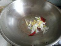 芹菜尖椒炒肉丝做法图解6)