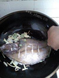 五味俱全的红烧鱼做法图解4)