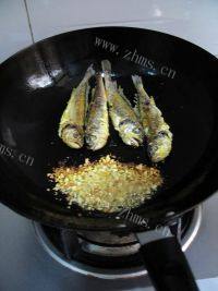 食欲满满的煎小黄花鱼做法图解9)