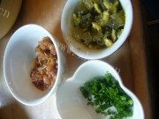 美味的生滚皮蛋瘦肉粥做法图解1)