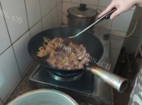 香喷喷的羊肉炖萝卜做法图解6)