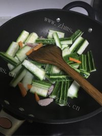 家常菜丝瓜炒肉片做法图解7)