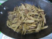 懒人的茭白干煮肉做法图解15)