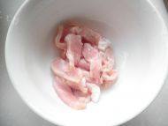 味道十足的菜花炒肉做法图解3)