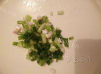 美味孜然尤鱼圈做法图解2)