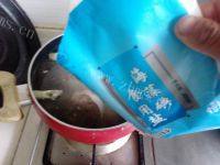 家常海带排骨汤做法图解6)