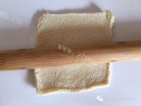 香甜牛油果香蕉土司卷做法图解2)