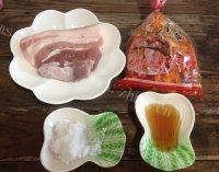 「家有大厨」辣白菜炒五花肉做法图解1)