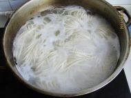 茄丁炸酱面做法图解10)