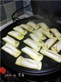 美味的白菜猪肉锅贴做法图解10)