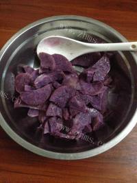 美味的紫薯包子做法图解2)
