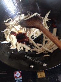 家常菜手撕杏鲍菇做法图解7)