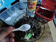 韩式拌蕨菜做法图解5)