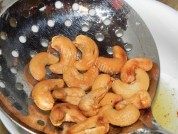 家常菜腰果西芹做法图解1)