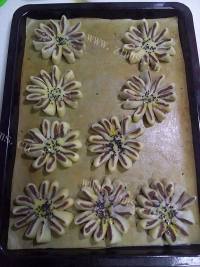 红豆沙菊花酥做法图解25)
