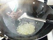 家常菜腊肉炒山蕨做法图解3)