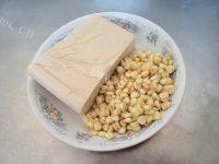 可口的豆腐玉米烧猪蹄做法图解7)