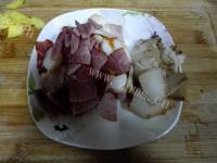 家常菜冬笋炒腊肉做法图解1)