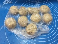 口感暄软的红糖红枣核桃面包做法图解11)