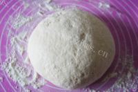 自制发面糖饼做法图解4)