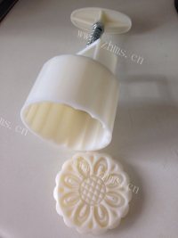 热腾腾的绿豆糕做法图解5)